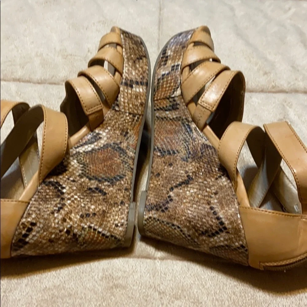 Kenneth Cole Reaction Tan Wedge Espadrille Shoes